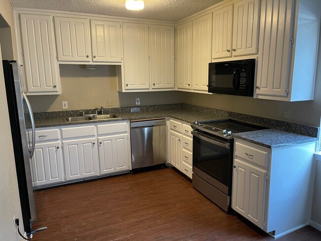 Building Photo - Casablanca Condo #121