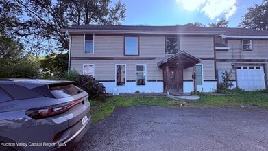 Building Photo - 111 S River St