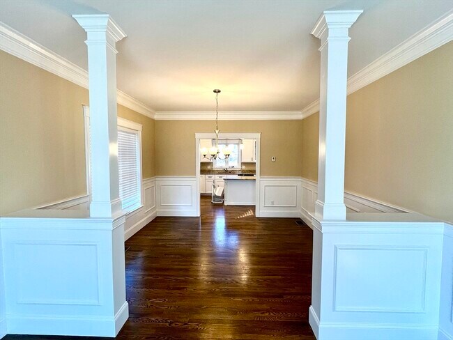 Building Photo - 14 Hialeah Ln