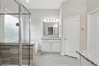 Building Photo - 1535 Giles Dr