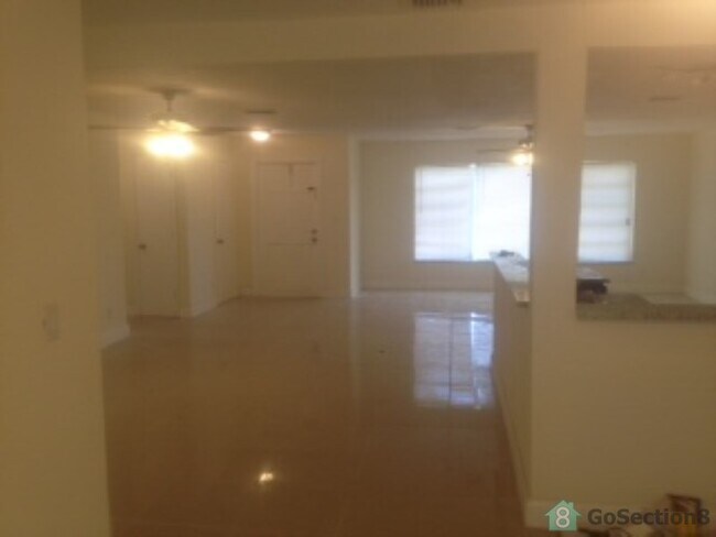 Foto del edificio - 4521 NW 34th Ct