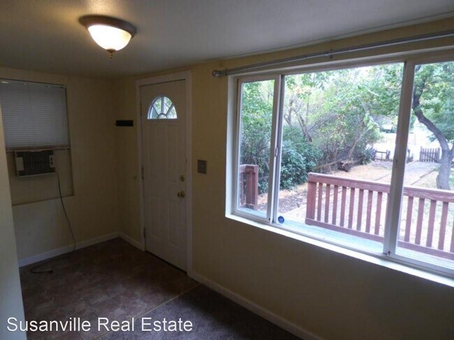 Building Photo - 2 br, 1 bath House - 315 N. Weatherlow St.