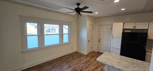 Building Photo - 110 SE 22nd Ave