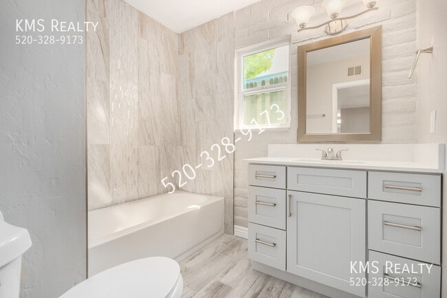 Building Photo - 3 Bed / 2 Bath - OWNER/AGENT