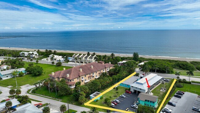 Building Photo - 1 BEDROOM, 1 BATH FULLY FURNISHED CONDO 1 ...