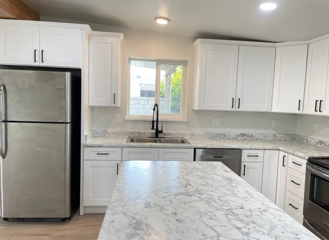 Foto del edificio - Coming Soon! 4 Bedroom/1.5 Bathroom Home in Taylorsville