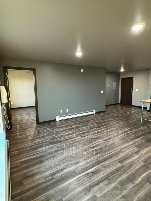 Building Photo - 226 E Greenfield Ln