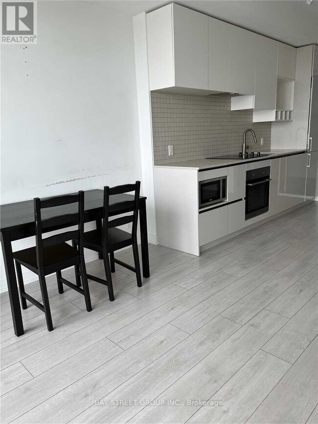 Photo du bâtiment - 5 Buttermill Ave.