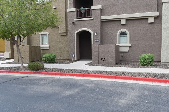 Building Photo - 900 S 94th St