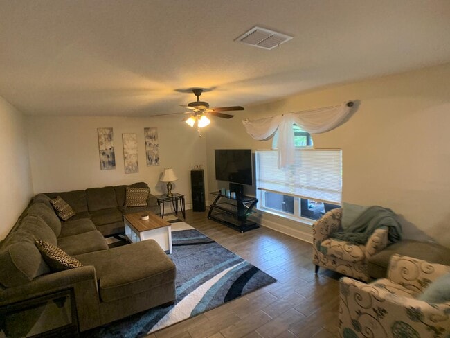 Living room - 24566 SW 11th Rd