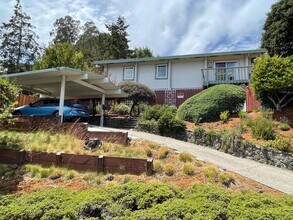 Building Photo - 635 Drake Ave