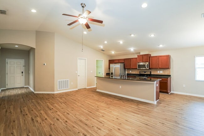 Building Photo - 4736 Summerfield Cir