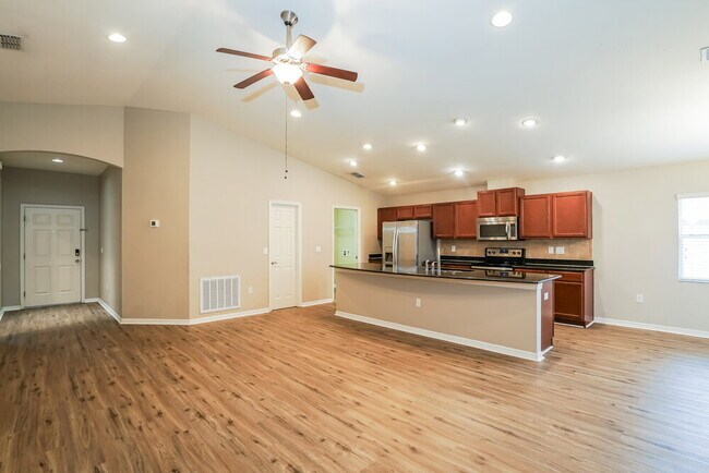 Foto del edificio - 4736 Summerfield Cir