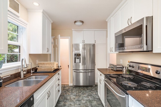 Building Photo - 3177 NE 84th St