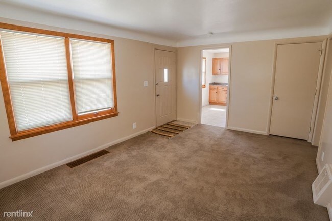 Building Photo - 3 br, 1 bath House - 5712 38th Avenue S