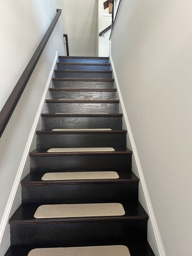 Building Photo - Beautiful SFH 3Bd/4.5Bth TH in Hanover!
