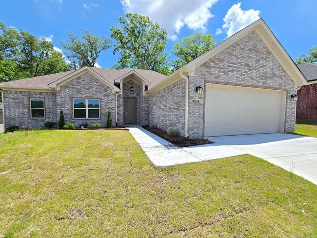 Building Photo - 5009 Springwood Cir