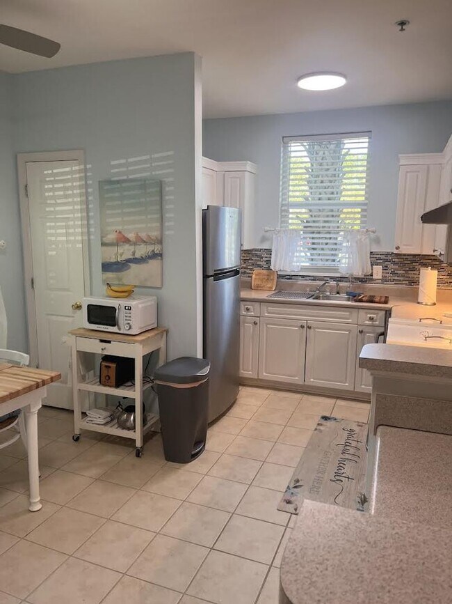 Photo - Stunning Two Bedroom Condo - Fully Furnish...