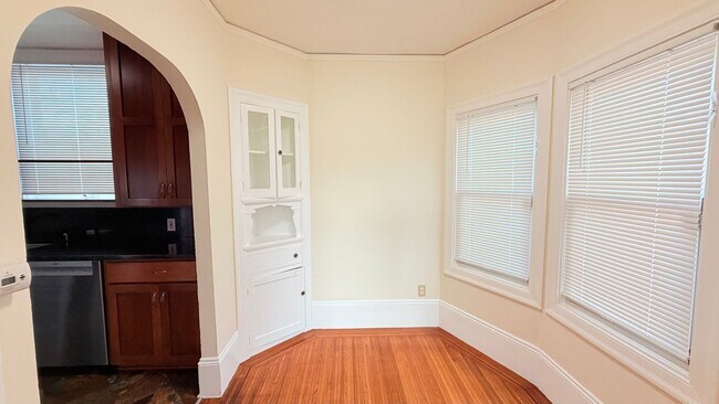 Foto del edificio - 3265 Liese Ave