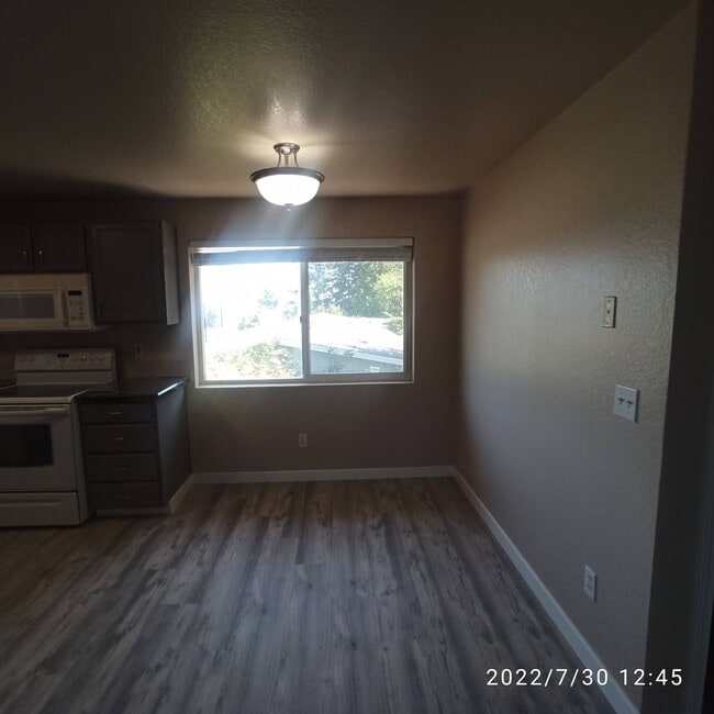 Kitchen - 7605 Ridgewood Dr