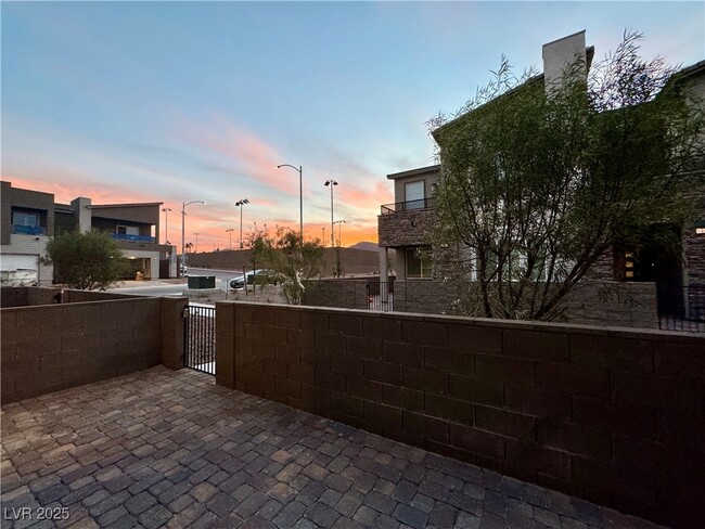 Building Photo - 337 Laurel Peak Dr