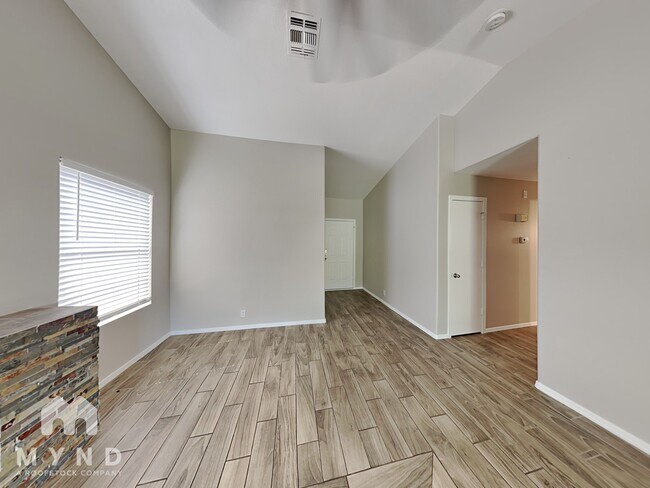 Foto del edificio - 2217 N 87th Dr