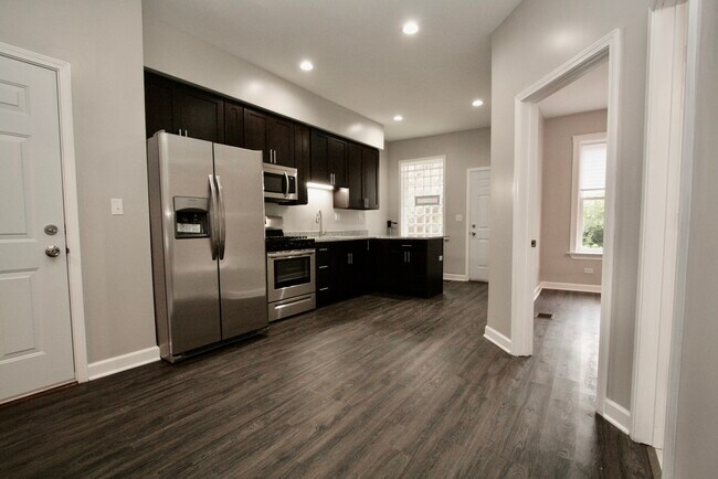 Building Photo - 1406 E 69th Pl