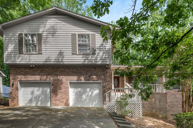 Building Photo - 2624 Excalibur Dr SE