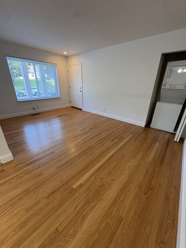 Building Photo - 941 Brookside Ave