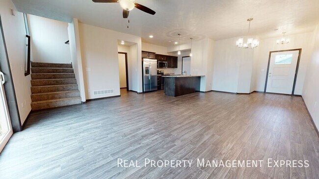 Building Photo - 4615 E Leubecher Pl