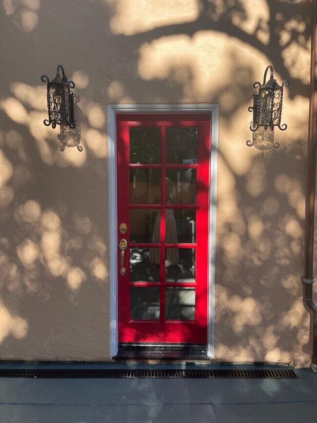 Foto del edificio - 107 Deer Hollow Rd