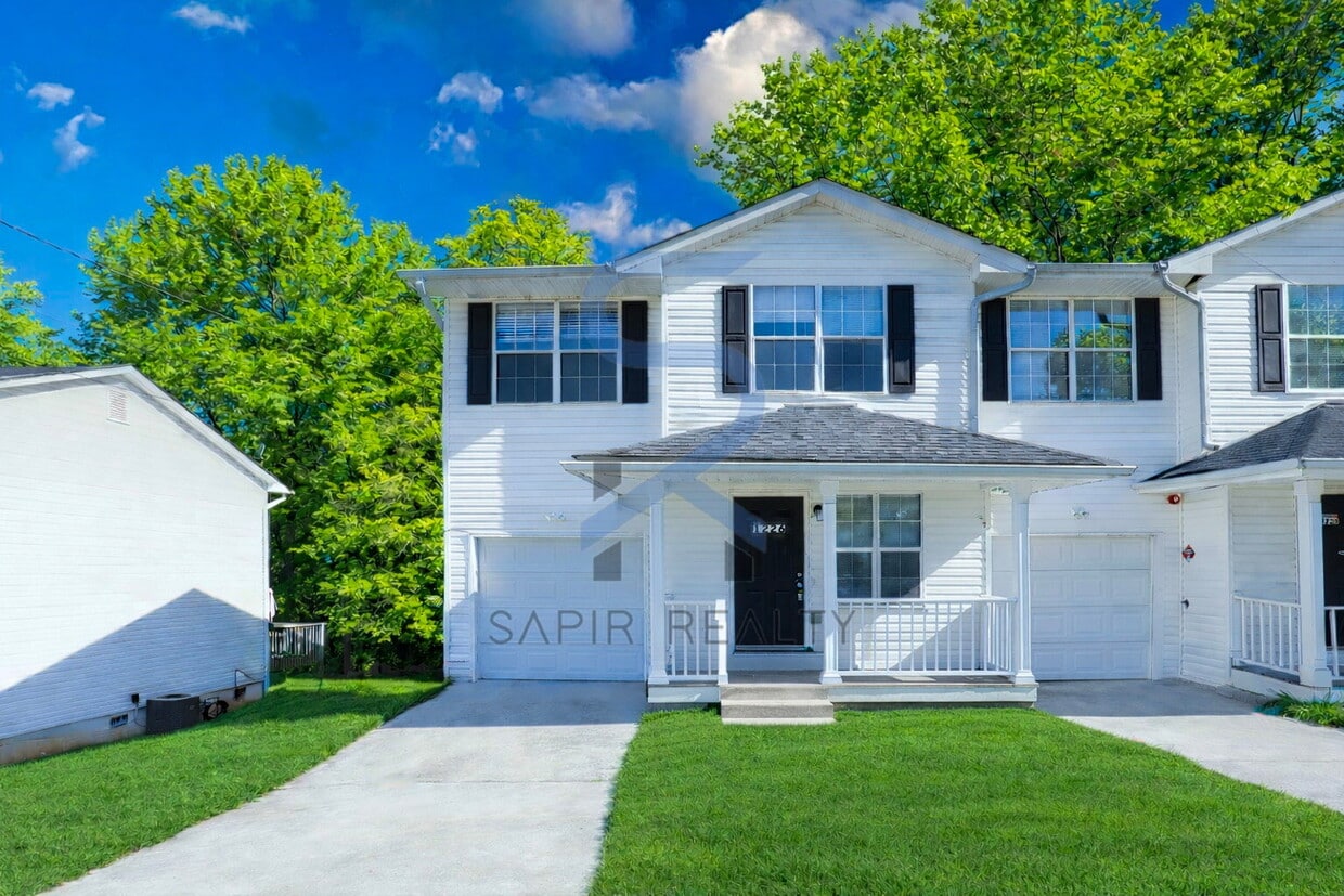 Pet-Friendly Living in Pinedale – 3BR/2.5BA Ready for You - Charming 3-Bedroom Retreat with 2.5 Baths in Conyers – Your Perfect Home Awaits!