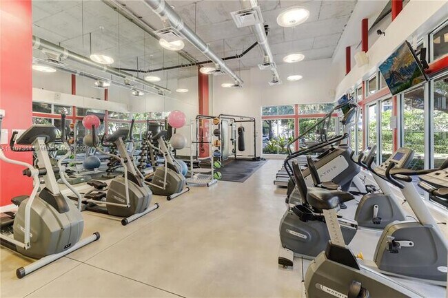 Foto del edificio - 750 NE 64th St