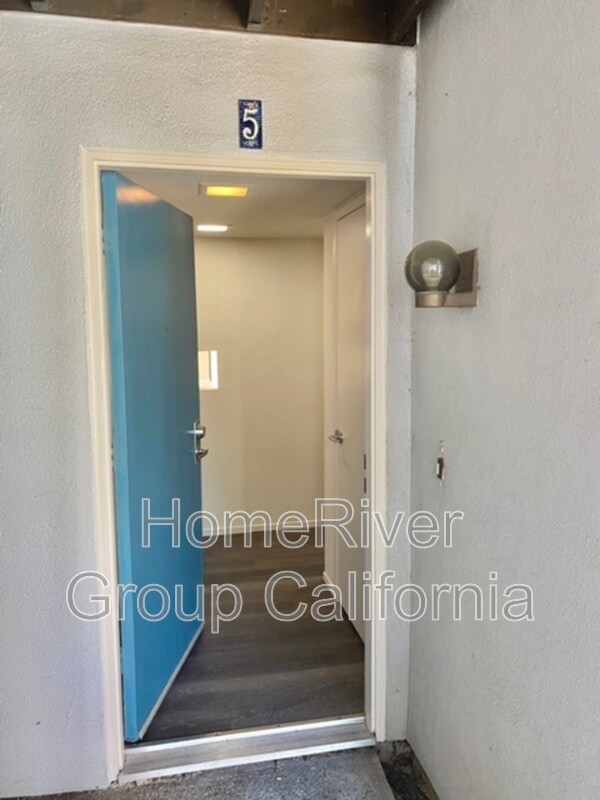 Foto del edificio - 6220 Gloria Dr