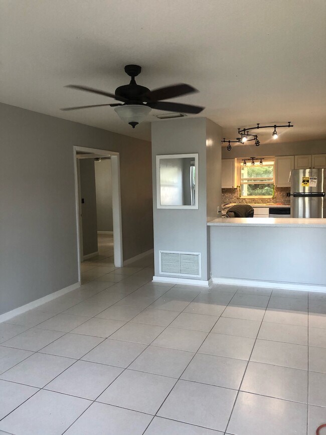 Sala de estar - 902 SW 30th St