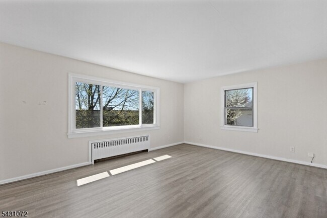 Building Photo - 154 Ames St