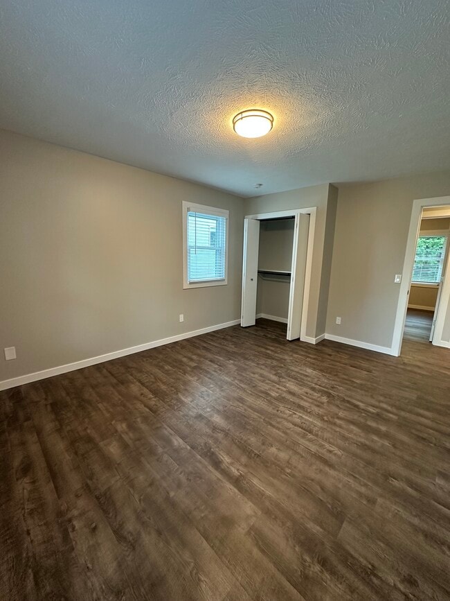 Building Photo - 2571 Woodmeadow Dr SE