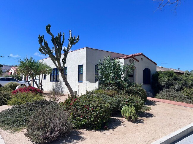Foto del edificio - Spanish Gem in Vista Del Oro | 2Bed/1Bath | 1019SqFt | 1-Car Garage