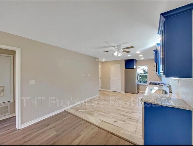 Building Photo - 1518 Pine Ridge Dr