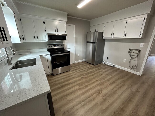 Building Photo - 517 Old Central Rd