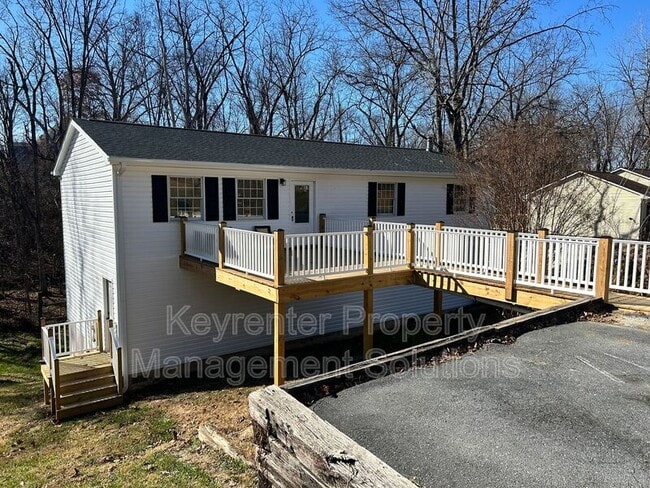 Photo - 17 White Oak Dr House