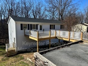 Building Photo - 17 White Oak Dr