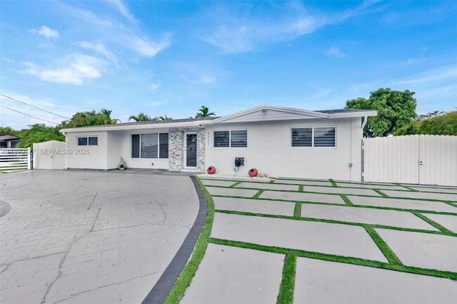 Photo - 5521 SW 104th Ave House