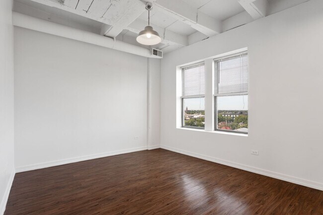 Building Photo - 4551 N Beacon St