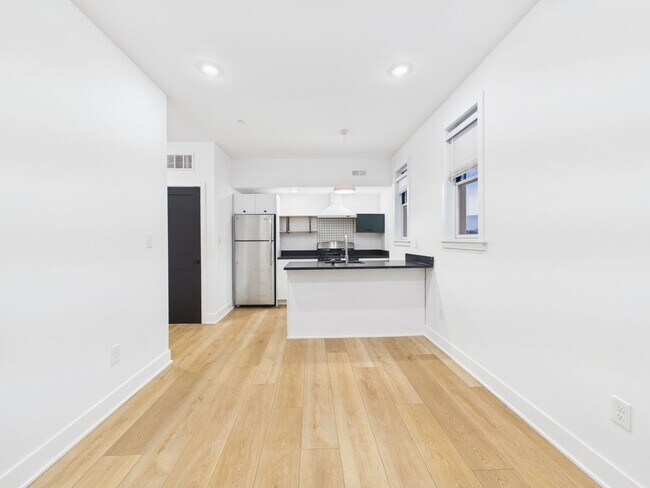 Building Photo - Bright modern 1 bedroom available now