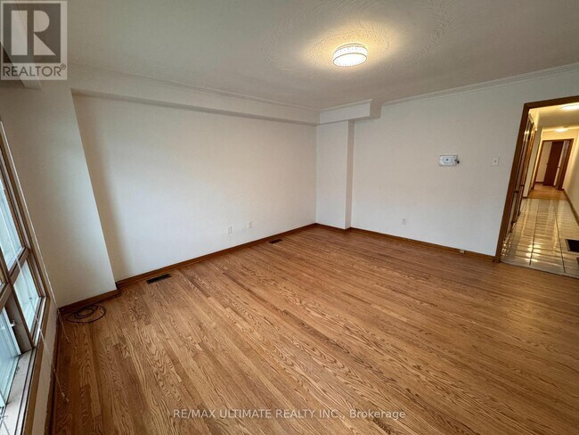 Building Photo - 182 St Clarens Ave