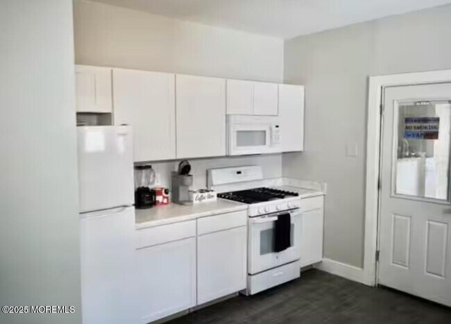 Foto del edificio - 1608 Summerfield Ave
