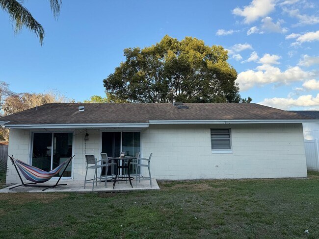 Foto del edificio - 119 N Alderwood St