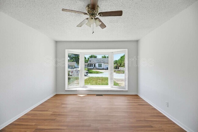 Foto del edificio - 313 E Woodrow Pl