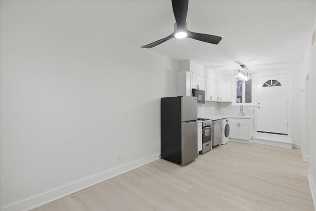 Building Photo - 4004 N Bell Ave